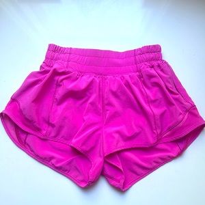 Lululemon Hotty Hot Low-Rise Lined Short 2.5”